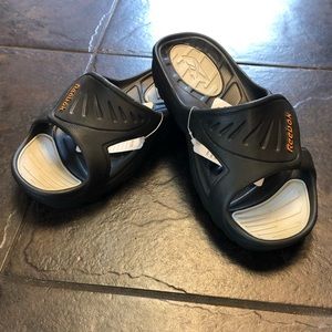 Reebok NWT Faru Sandal